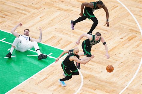 Payton Pritchard S Familiar Half Court Shot Became The Play Of Game 2