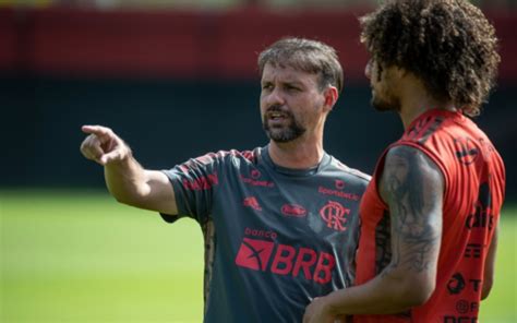 Sob comando de Maurício Souza Flamengo fecha preparação antes de