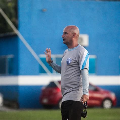 CSA viaja para Campinas e Adriano Rodrigues começa a montar o time