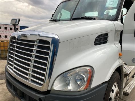 A17 15588 010 Freightliner Cascadia Hood For Sale