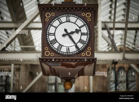 Glasgow central station clock hi-res stock photography and images - Alamy