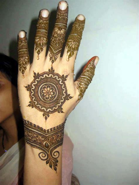 Latest Eid Arabic Mehndi Designs 2017 for Women - StyleGlow.com