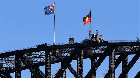 Sydney Harbour Bridge: $25m flag plan ditched, Aboriginal flag will ...