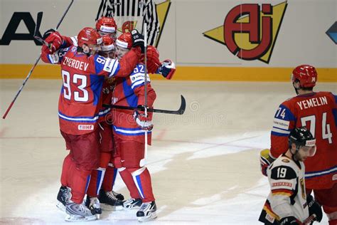 Russian ice hockey team editorial image. Image of chearing - 69697305