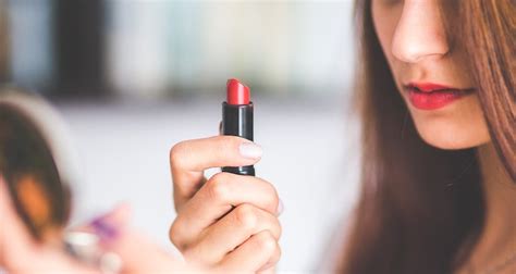 Rossetto Rosso Scopri Cinque Diversi Modi Di Indossarlo