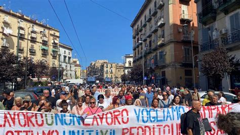 Reddito Di Cittadinanza Sospeso Persone In Corteo A Napoli