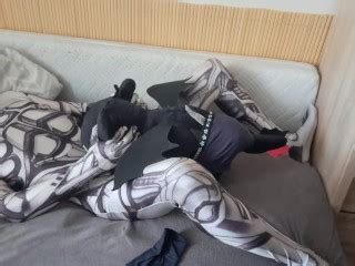 无牙德雷克和他的朋友穿着overal如此性感 Pornhub Gay