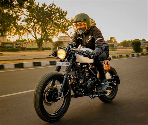 Bajaj Pulsar 220f Cafe Racer By Kunwar Customs MOTOAUTO