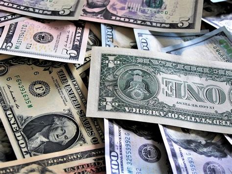 Курс гривны к доллару укрепился до 24,46 грн/$ / ГОРДОН