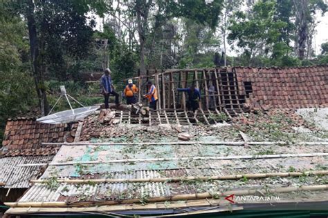 Rumah Rusak Di Situbondo Akibat Angin Puting Beliung Bertambah ANTARA