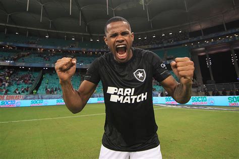 J Nior Santos Atacante Do Botafogo Est Fazendo Anivers Rio Portal