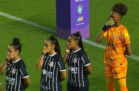 Jogadoras Do Corinthians Fazem Protesto No Jogo O Santos Entenda