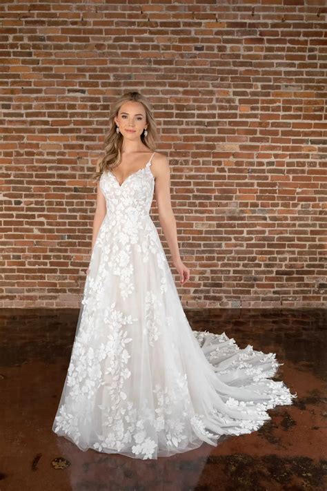 Timeless Spaghetti Strap A Line Wedding Dress In Floral Lace And Tulle