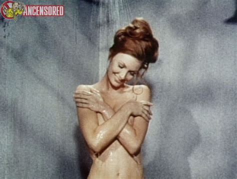 The Big Doll House nude pics página 1