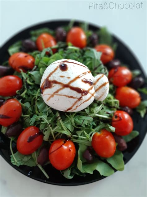 Burrata crémeuse en salade italienne Pita Chocolat