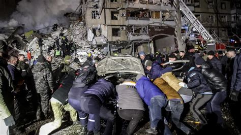 Un Misil Ruso Contra Un Edificio Residencial Mata A 12 Personas Y Deja