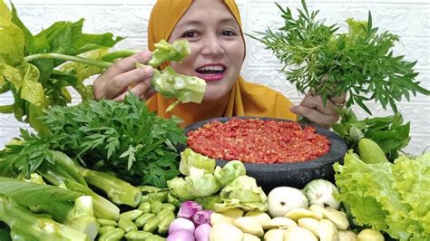 Mukbang Lalapan Mentah Tanpa Nasi Sambel Terasi Makanan Sunda Mukbang