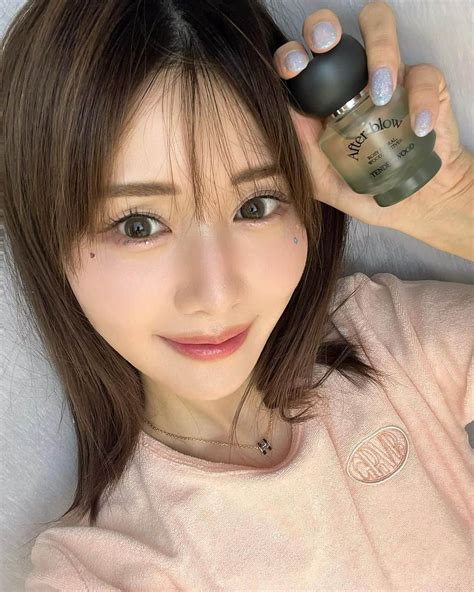 一木美里さんのインスタグラム写真 一木美里instagram「𝐚𝐟𝐭𝐞𝐫 𝐛𝐥𝐨𝐰🌲🌬️🤍 Dasiqueと同じ系列の香りブランド