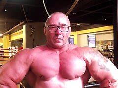 Mature Muscledaddy Flexes Video Thisvid
