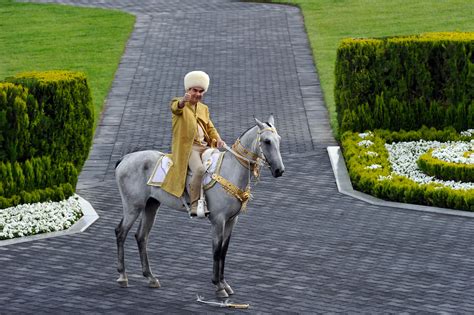 Turkmenistans New President Inaugurated Pledges To Keep Fathers