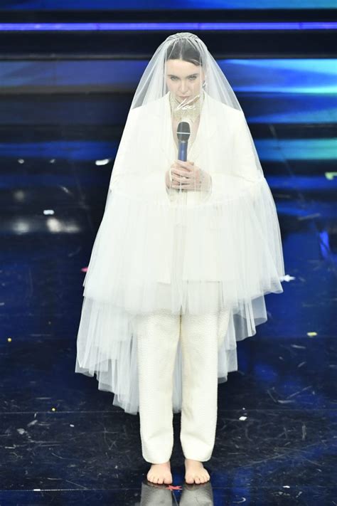 Madame a Sanremo 2021 prima madre, poi sposa: perché la cantante scalza ...