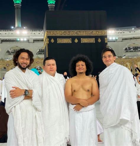 Babe Cabita Ungkap Peristiwa Kain Ihram Terlepas Saat Cium Hajar Aswad