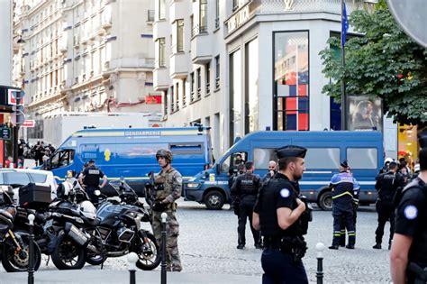 Hier 18 Juillet Nouvelle Attaque Au Couteau à Paris 1 Policier