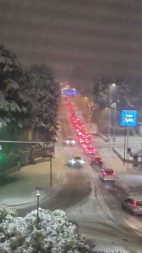 Ivrea Neve Sul Piemonte Disagi In Molti Centri Urbani Da Torino A