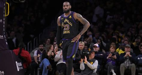 Los Angeles Lakers Quand Lebron James Se Fait Agresser Par Un Fan