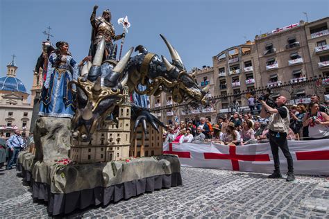 El Espect Culo Barroco Y Sensual De Los Moros Y Cristianos De Alcoy Chic