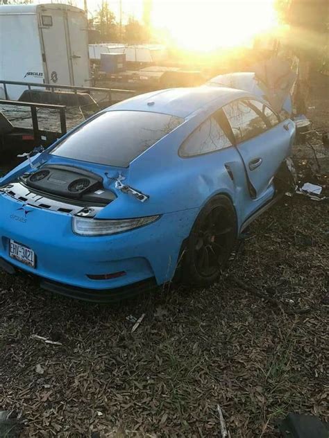 Porsche 911 Gt3 Rs Pdk Destroyed In Residential Area Crash Hits Tree Dead On Autoevolution