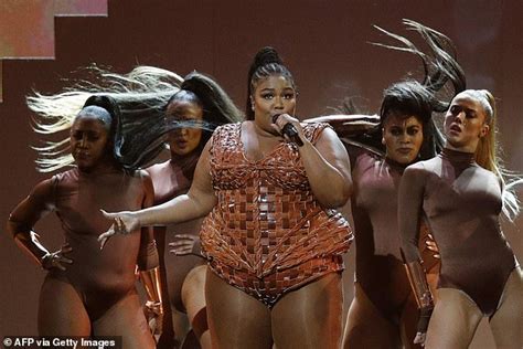 Brits 2020 Lizzo Display Her Moves In A Tan Leather Bodysuit She Rocks