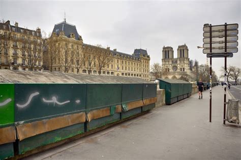 20 Bookstore Notre Dame Stock Photos Pictures And Royalty Free Images