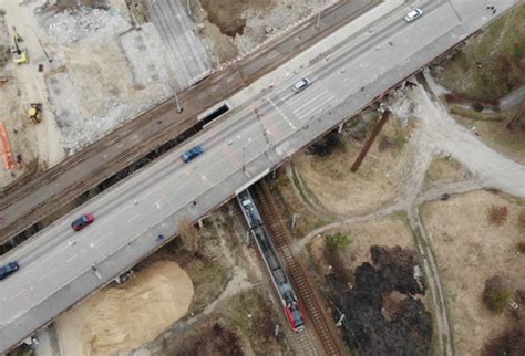 TOYA GO Wyburzanie i odbudowa mostów drogowo tramwajowych na ulicy