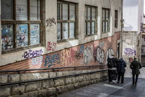 Grafitis En El Casco Viejo De Vitoria El Correo