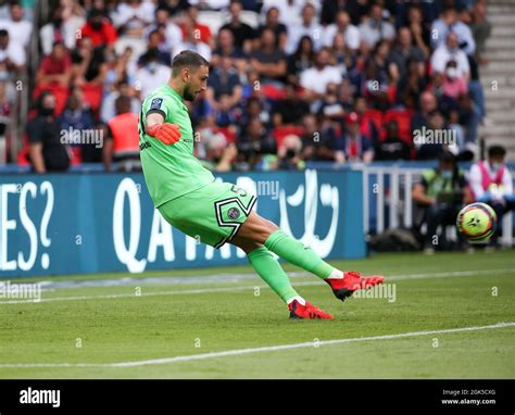 Donnarumma psg Banque de photographies et dimages à haute résolution