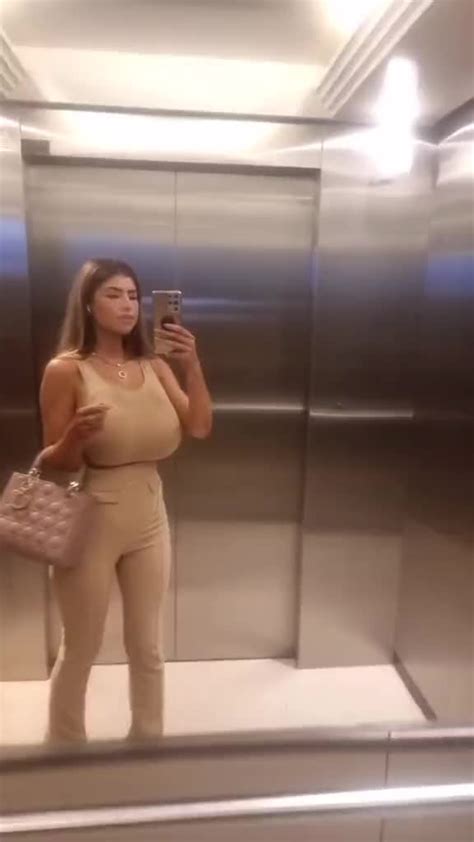 Busty On An Elevator Scrolller