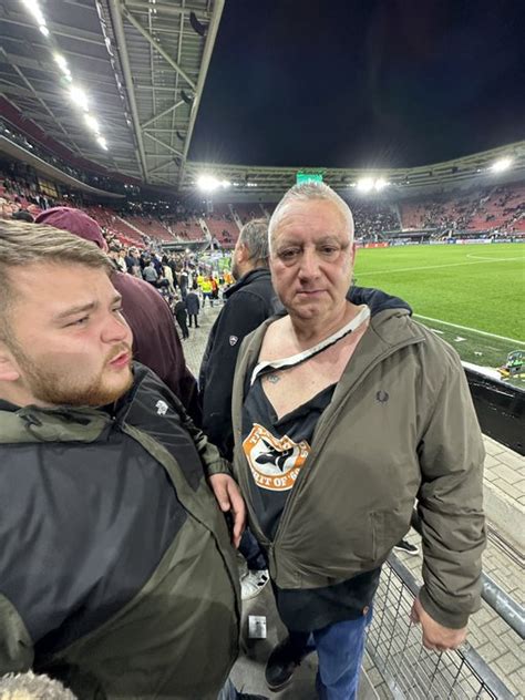 Oz Katerji On Twitter Just One Enormous West Ham Fan Fighting Off An