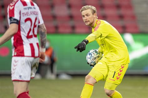 Sverige Indkalder Aab Keeper Og Fem Andre Som Garderinger Bt Fodbold