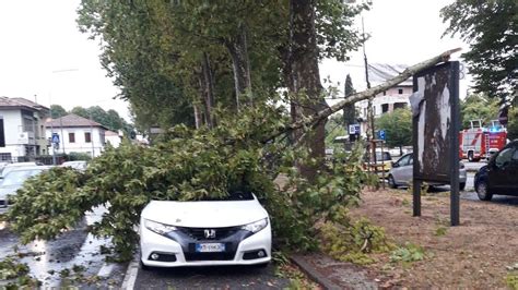 Il Maltempo Su Tutto Il Friuli Forte Vento E Pioggia Dalla Carnia A