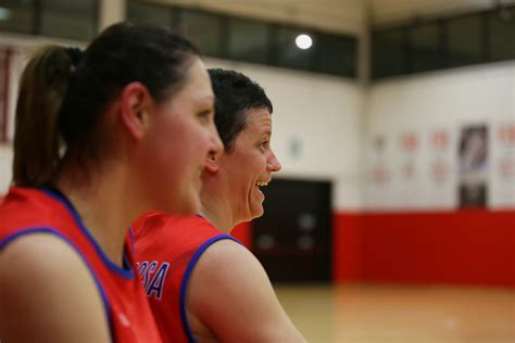 Basket Sole CANESTRI A RAFFICA IL FULMINE TORNA A CORRERE