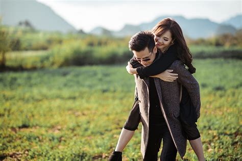 Hot girl dân tộc Thu Hương được cầu hôn ở nghĩa địa Báo Dân trí