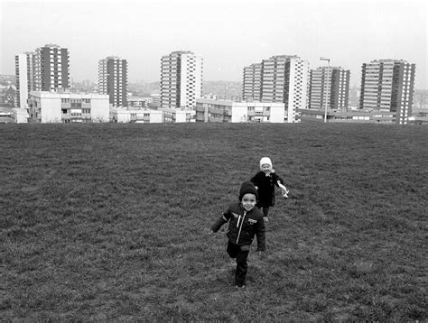 Mémoire2Ville on Twitter cité de banlieue Immeubles HLM enfants 1965