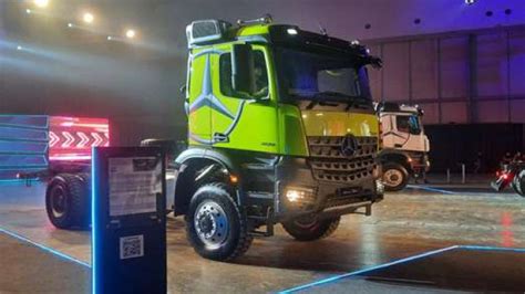 Mercedes Benz Actros Dan Arocs Mengaspal Resmi Di Indonesia Mobil Trenoto