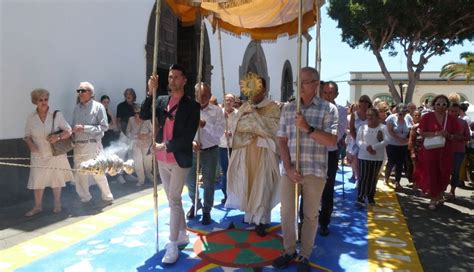 Las Alfombras De Sal Engalanan Las Calles De Arrecife Por Corpus Christi