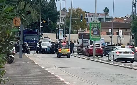 Ataque islamista con auto y apuñalamiento en Ra anana