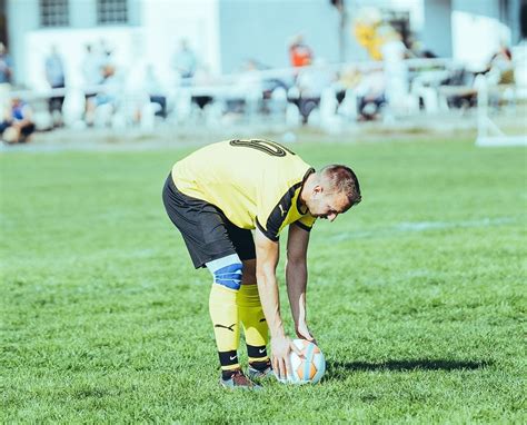 5 Black And Yellow Soccer Teams