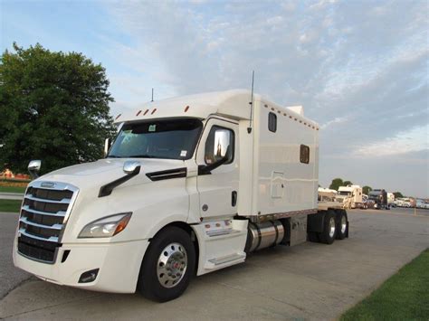 Freightliner Cascadia Ari Legacy Sleepers