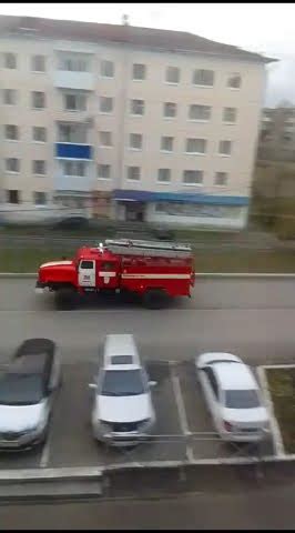 пожарная машина со включенным мигалками СГУ барс. - YouTube