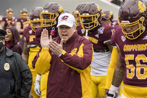 Mac Football Game Recap Central Michigan Chippewas Buffalo